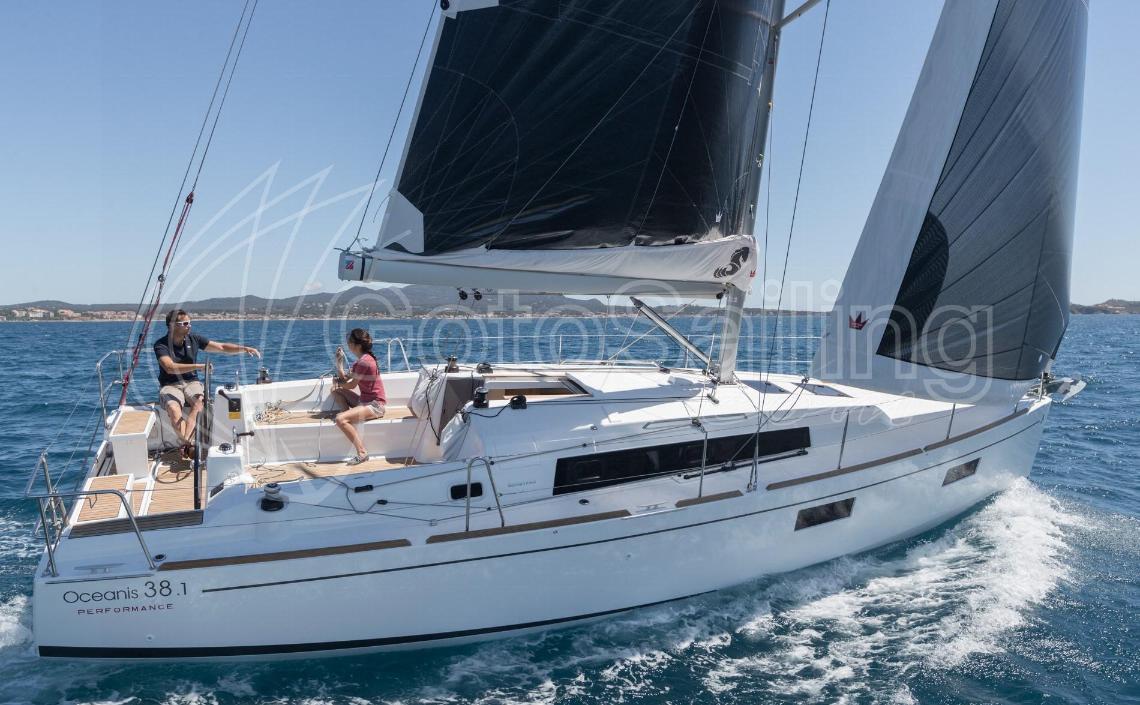 Pura Vida Oceanis 38.1