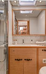 lagoon beneteau lagoon 630 motor yacht 14