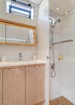 GOLDFINCH Lagoon 52 F