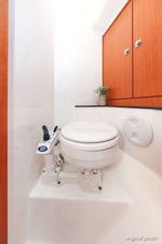 Hang Loose Bavaria Cruiser 37