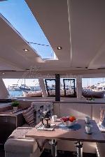 Artemis Fountaine Pajot Isla 40