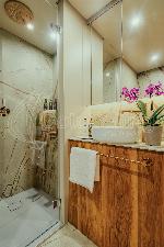 Honeymoon Moon Yacht 65