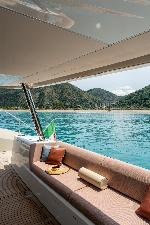 SAILUXE - Gloria Lagoon Sixty 5