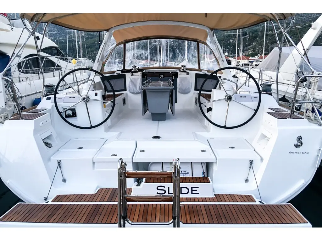 Slide Oceanis 45 